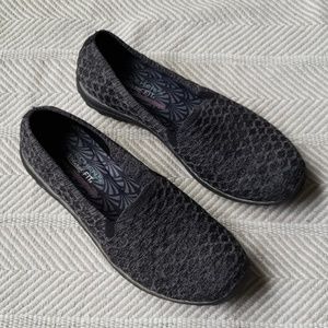 EUC Skechers Relaxed Fit with Memory Foam